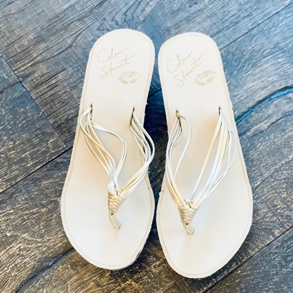 🛍2/$25 NWOT Victoria’s Secret Colin Stuart sandal - Picture 2 of 4